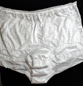 77273 Dr. Leonards 3 Incontinence White Padded Panties Underwear Briefs Nylon Size 17